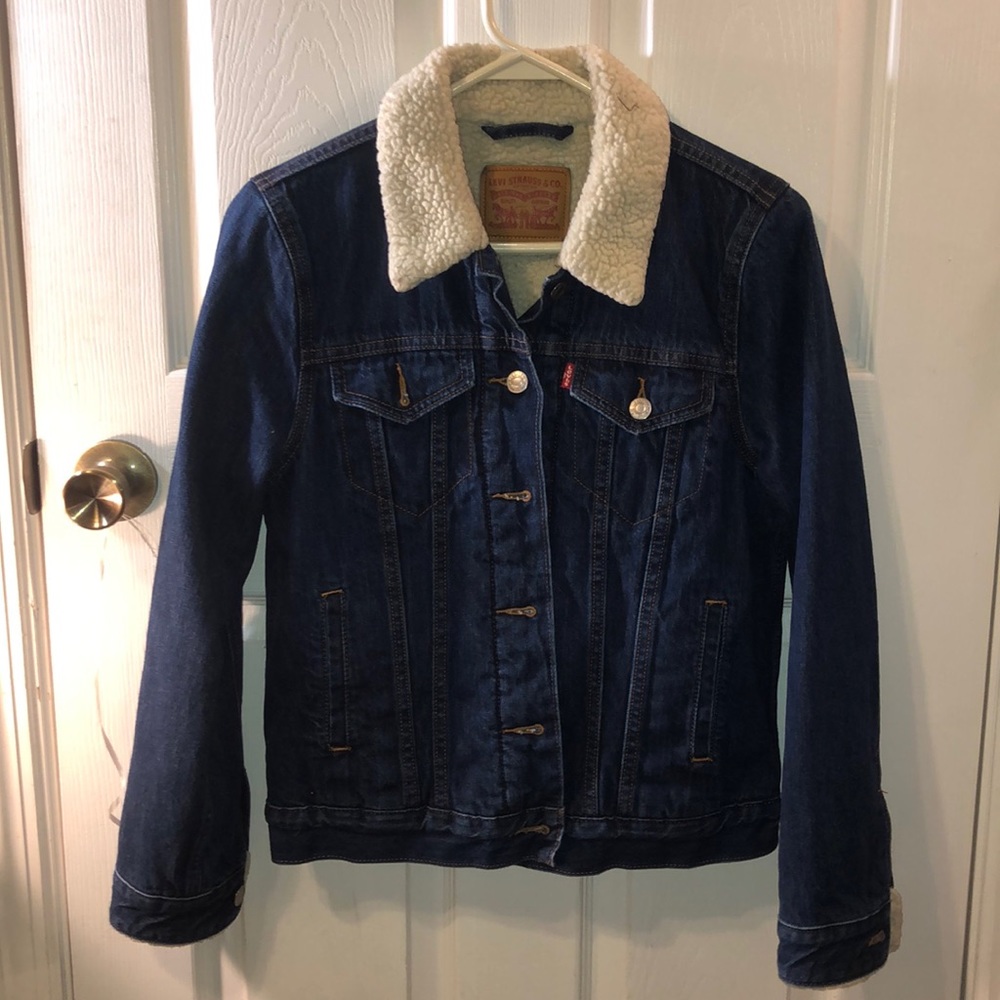NWOT Levi’s Sherpa lined denim jacket